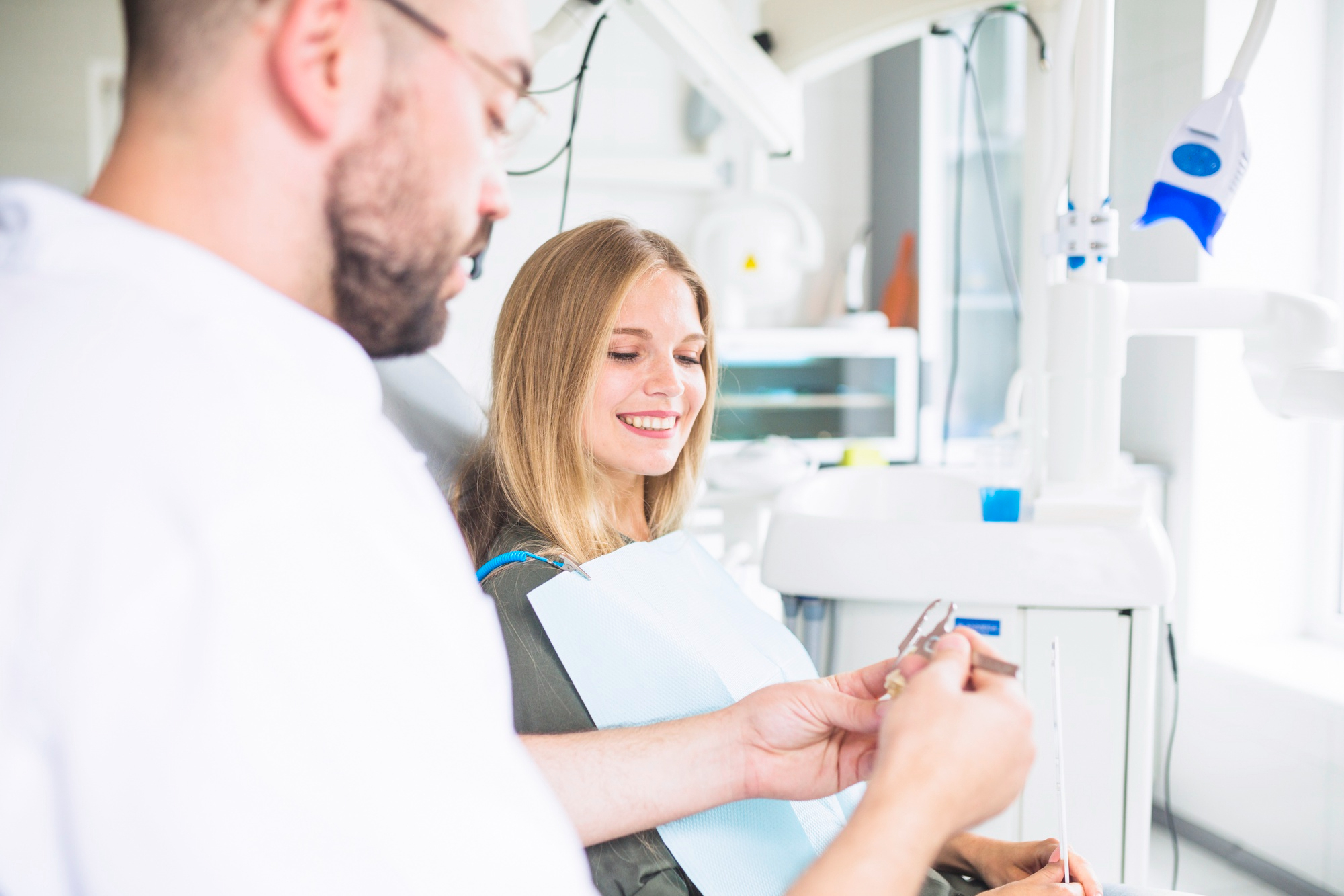 H & R Dentaltechnik Gmbh www.h-rdental.de